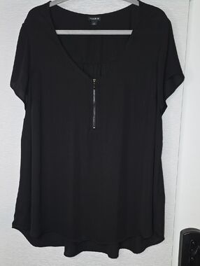 torrid Black V-Neck Zip-Front Short Sleeve Blouse